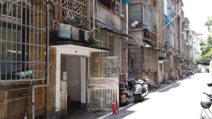 湖南警察学院白云路宿舍区外景图