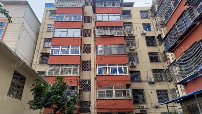 实验家属院外景图