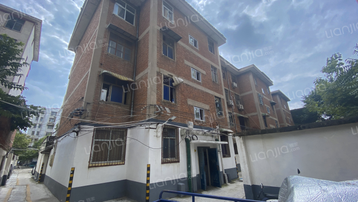 卫校附属医院家属楼外景图