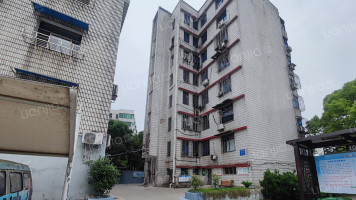 雷山法庭宿舍外景图