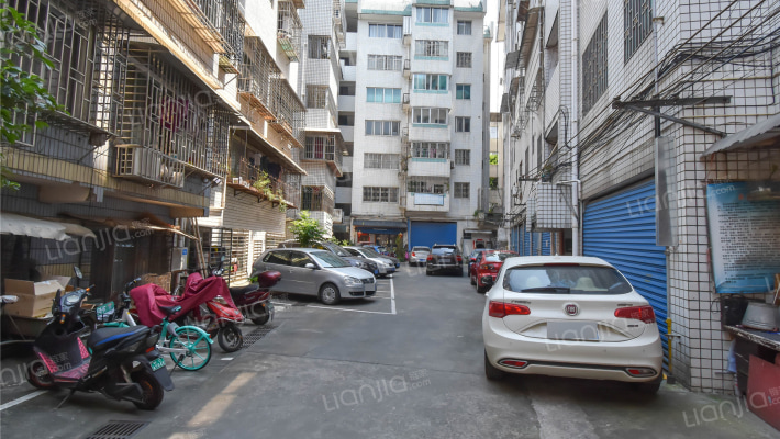 法院宿舍外景图