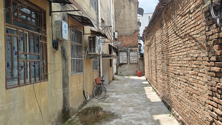 二小教师楼外景图