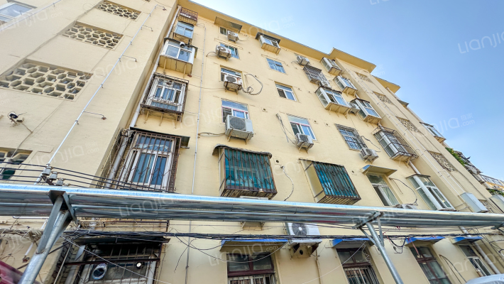 和平路中医院北胡同外景图