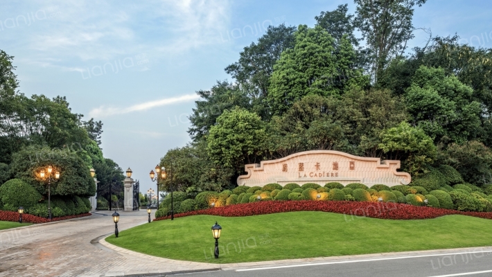 牧马山牧山湖蔚蓝卡地亚外景图