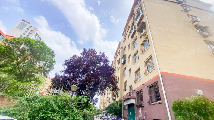 三庆枫润山居外景图