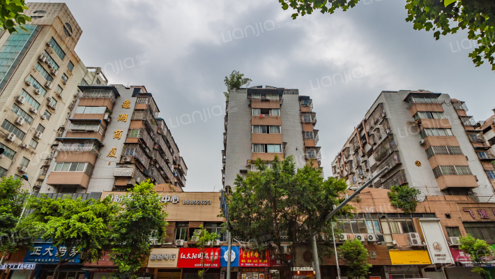 龟湖商厦外景图