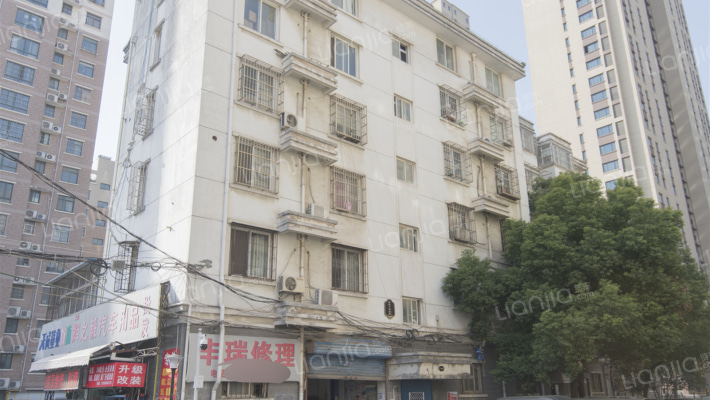 家具厂商住楼外景图