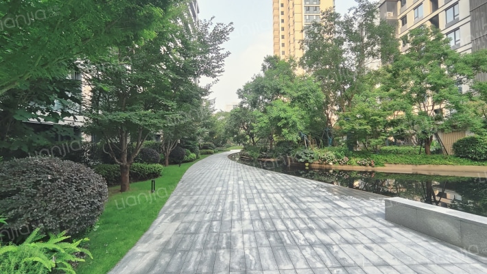 上河公元里外景图