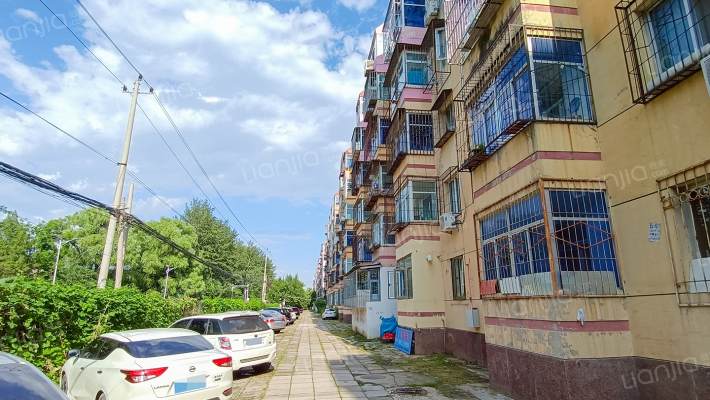 温泉花园B区外景图