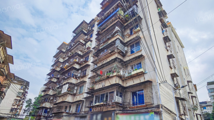 衡秀里单位房外景图