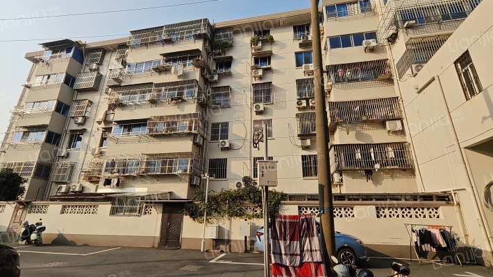 振奋路小区外景图