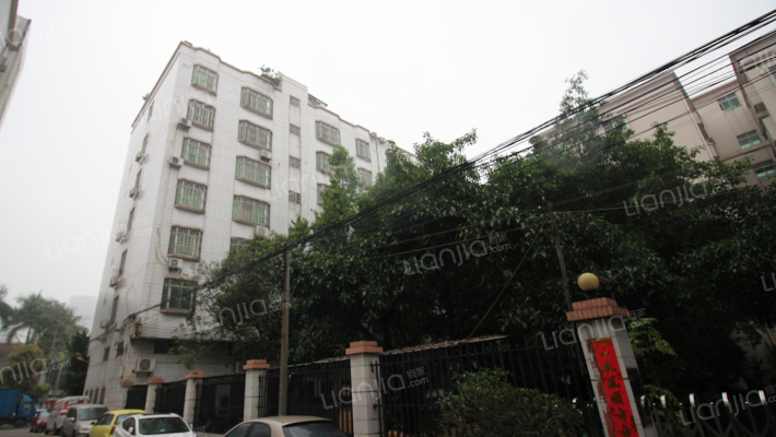 杏中教苑外景图