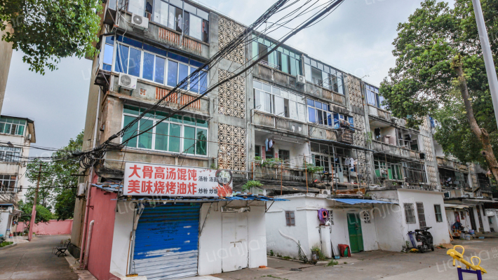 华东交通大学北区宿舍楼外景图