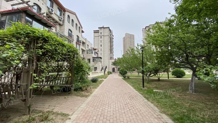 米拉春天外景图