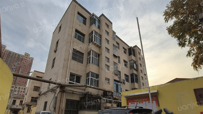 党校宿舍外景图