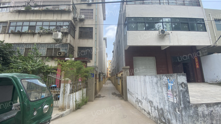 六零厂家属楼外景图