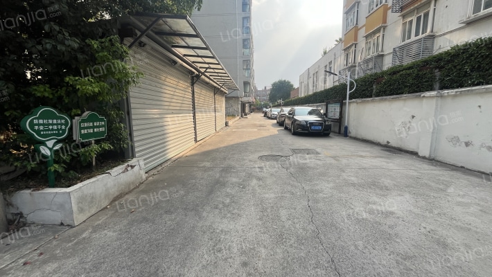 皇家丽晶都市庭园外景图