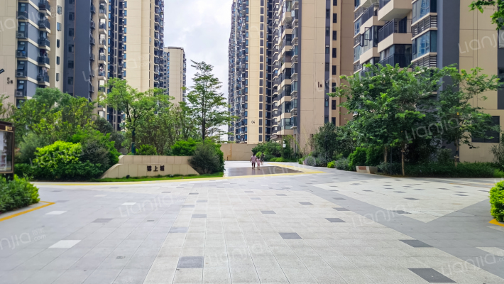 深石·汉华锦上城外景图