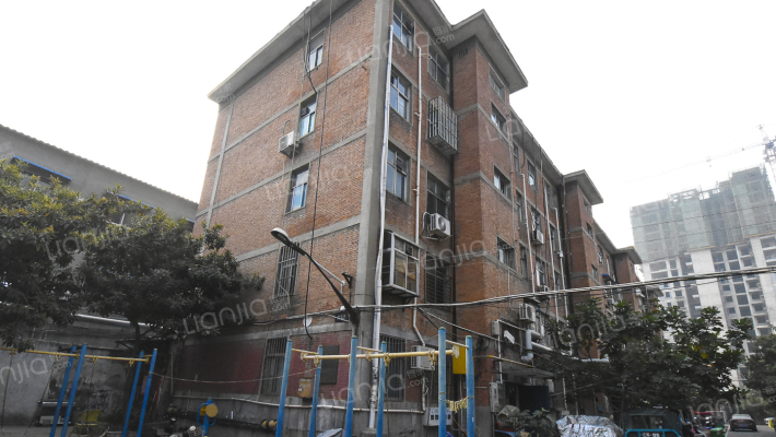 卷烟家属院外景图