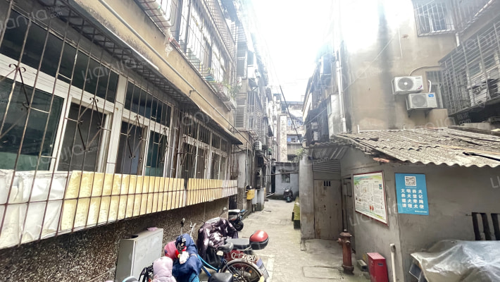 绿影壁交电批发公司住宅外景图