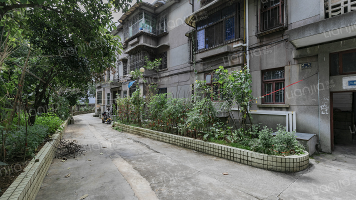 教工宿舍外景图