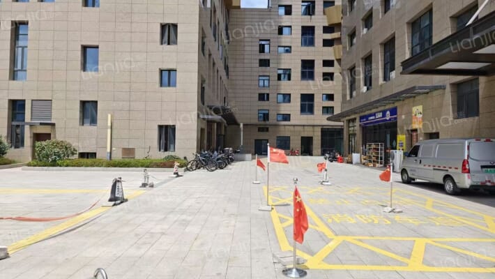 中房大厦外景图