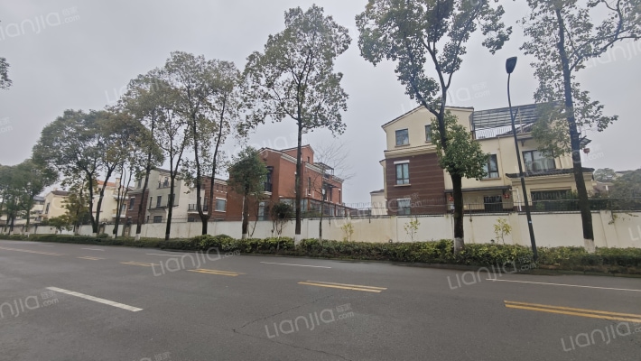 绿地T7空港国际中心外景图