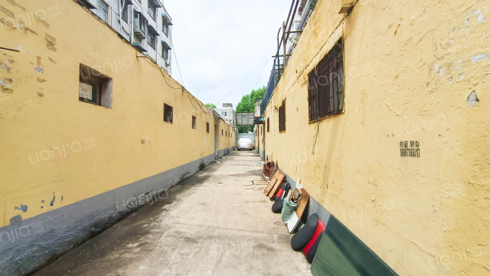 植物油家属院外景图