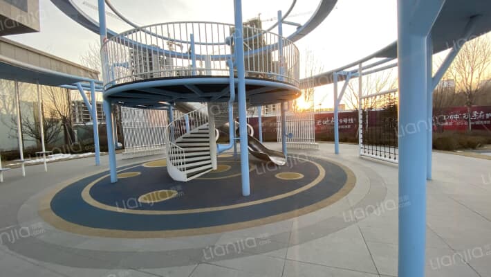 学府美的城外景图