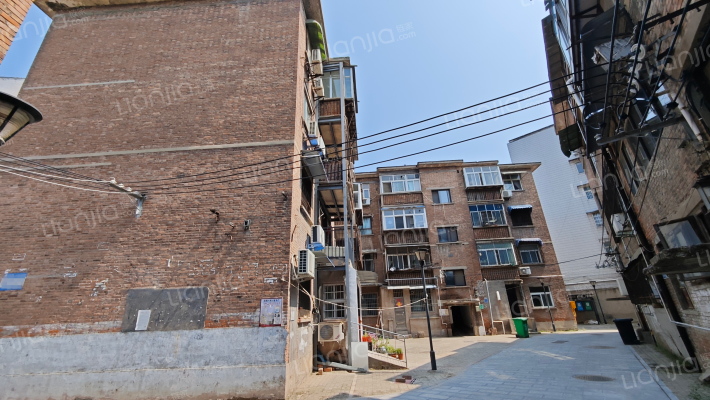 卧龙街52号院外景图