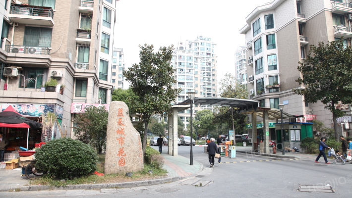 蓝天城市花园外景图