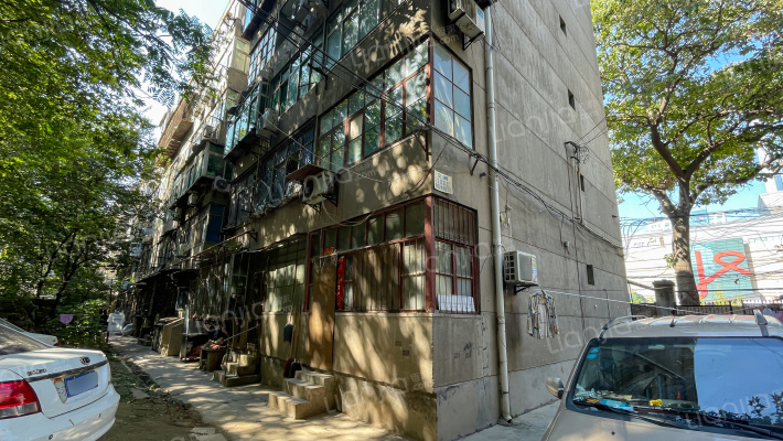 张家堡社区医院家属楼外景图