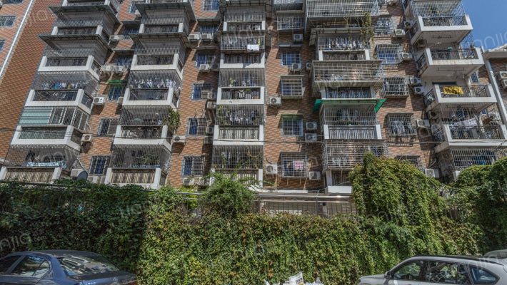 源成综合商住楼外景图