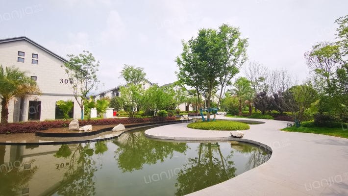 中铁水映青城外景图