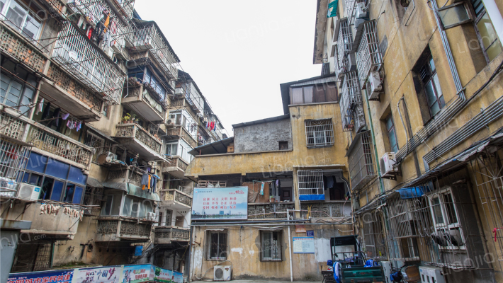 钱牌楼街外景图