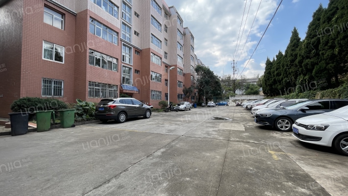 巴士家园C区外景图