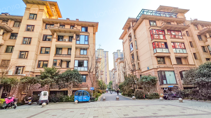 小城春秋外景图