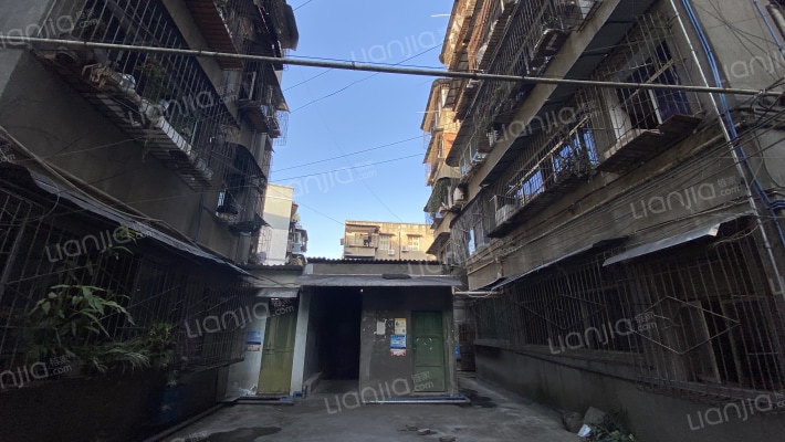 长荣街66号外景图