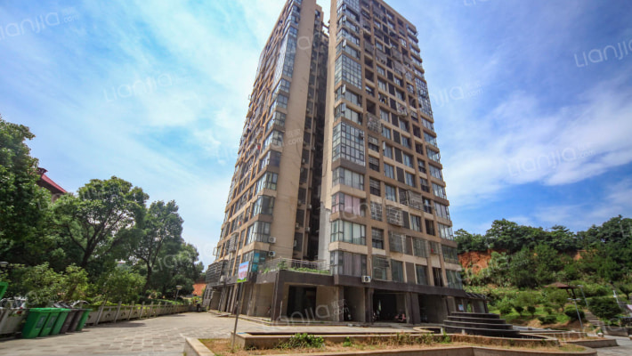 颐澜湾小区外景图