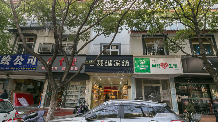 东大街商铺外景图