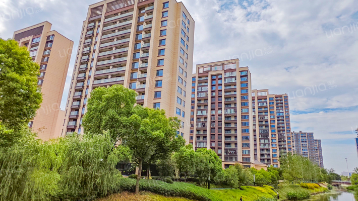 四季华庭外景图