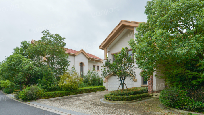 元一高尔夫别墅二期外景图