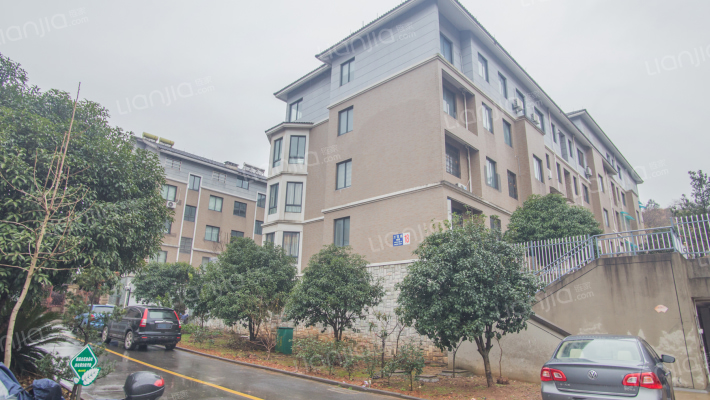 颐养园小区外景图