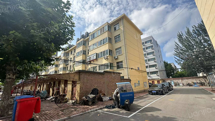 信息学院宿舍外景图