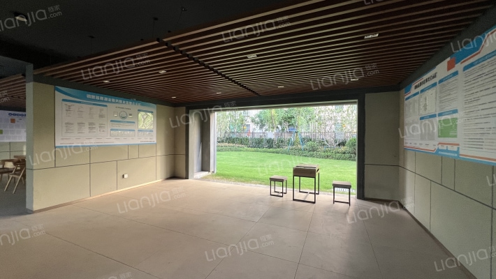 钢旅蓝郡外景图