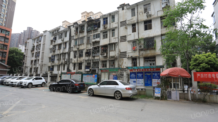 湖北城建职院南湖住宅小区外景图