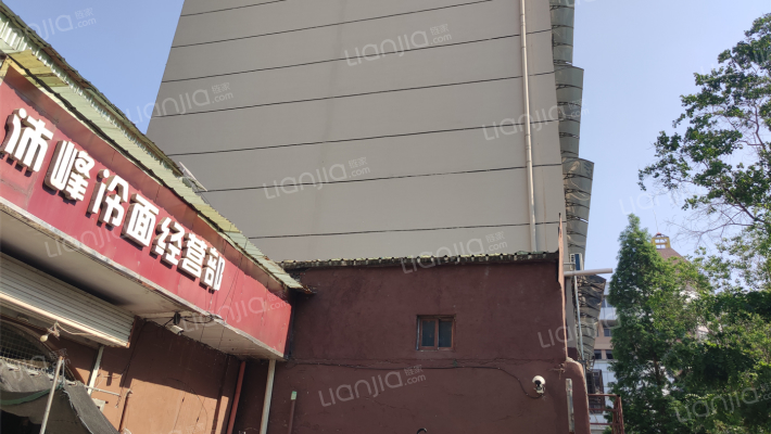 罐头厂家属楼外景图