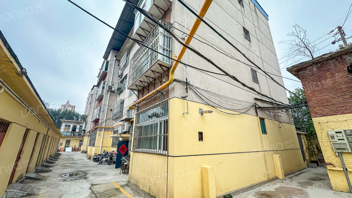 住建委宿舍外景图