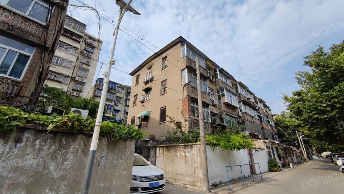 矿山南村外景图