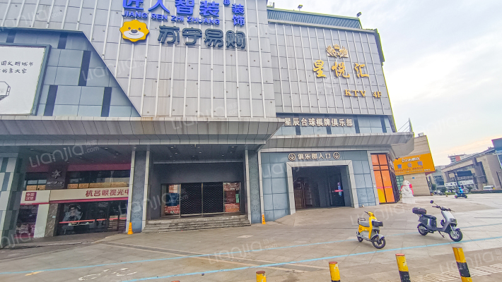 新世界广场外景图